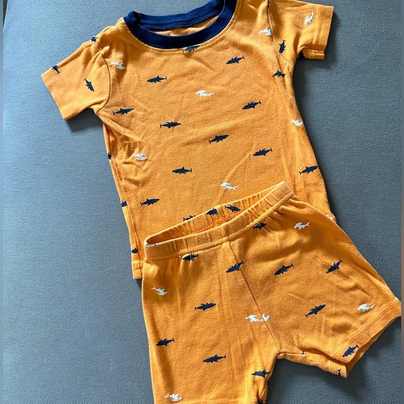 Carters 18m 2 pajama sets long sleeve with pants and shorts with short sleeves. - Picture 2 of 7